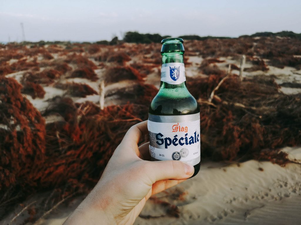 alcool bière maroc speciale drapeau plage boire