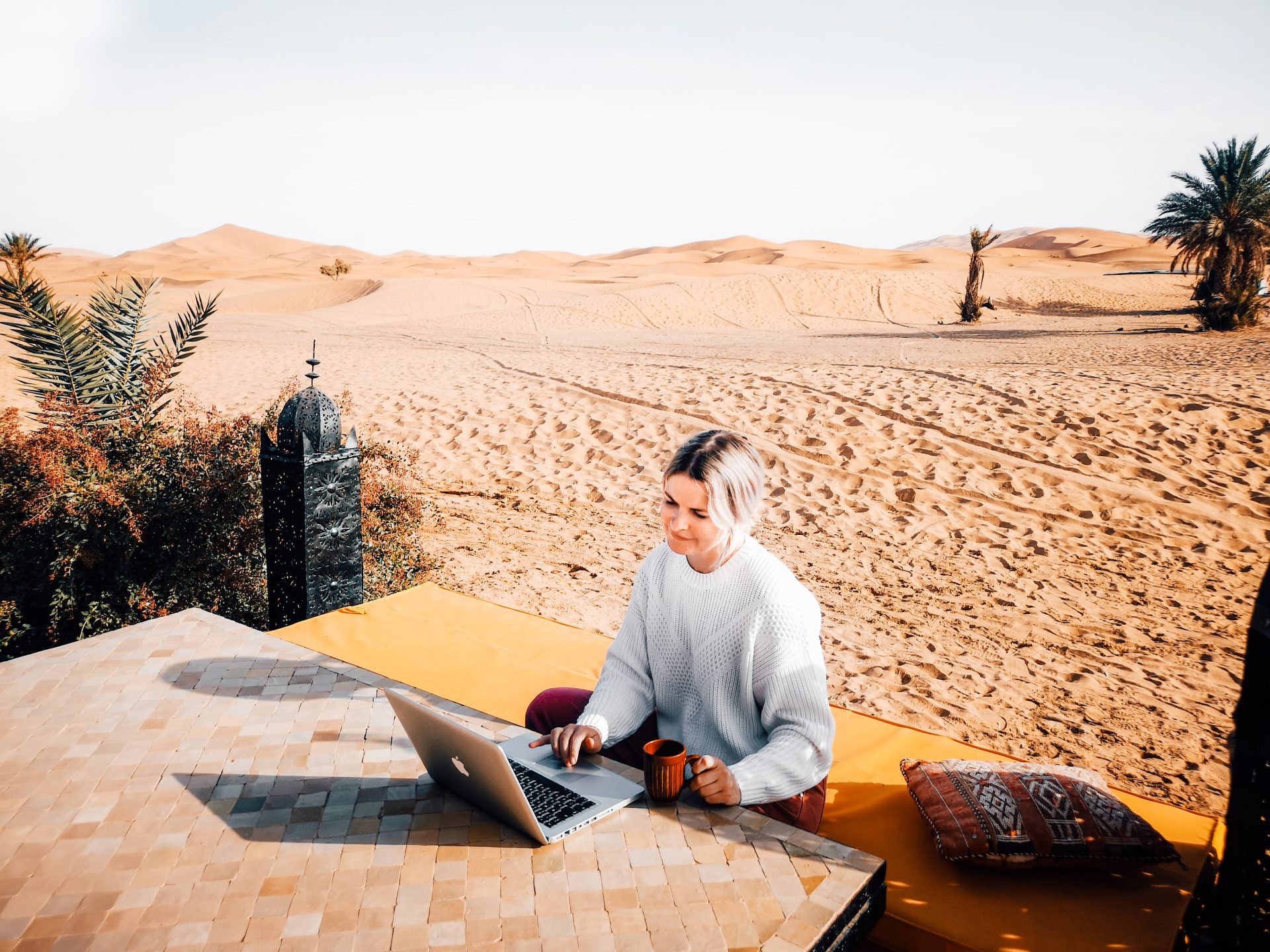 freelancer morocco desert laptop