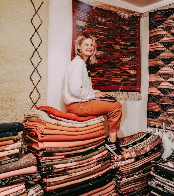 carpets carpet kilim morocco shop laptop freelancer girl morocco